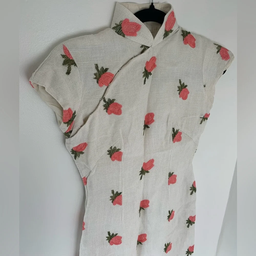 SOLD Rare Vintage 1950’s Floral Embroidered Raw Linen Lined Silk Cheongsam Dress - Picture 5 of 15